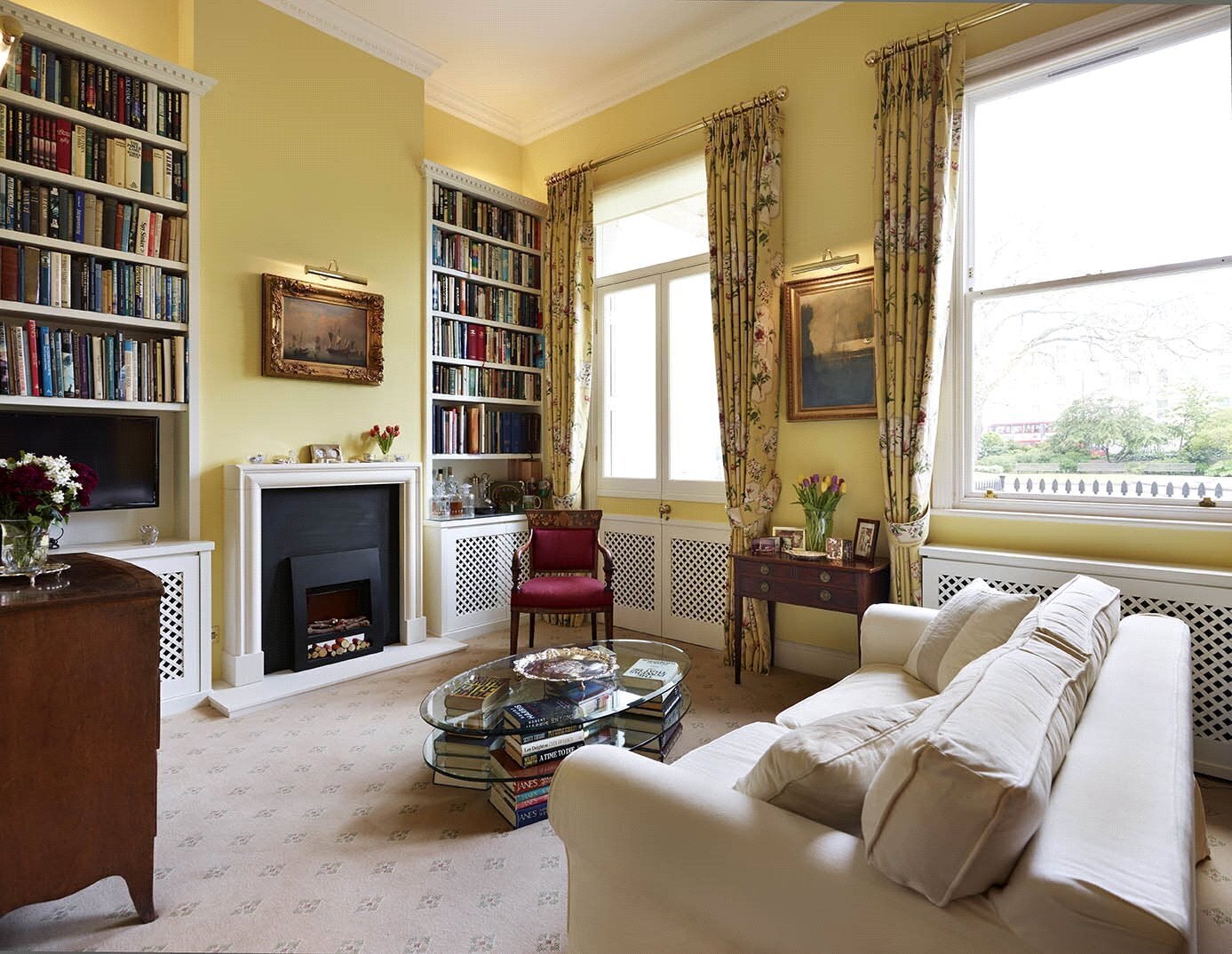 Flat Lindsay Square in City of Westminster