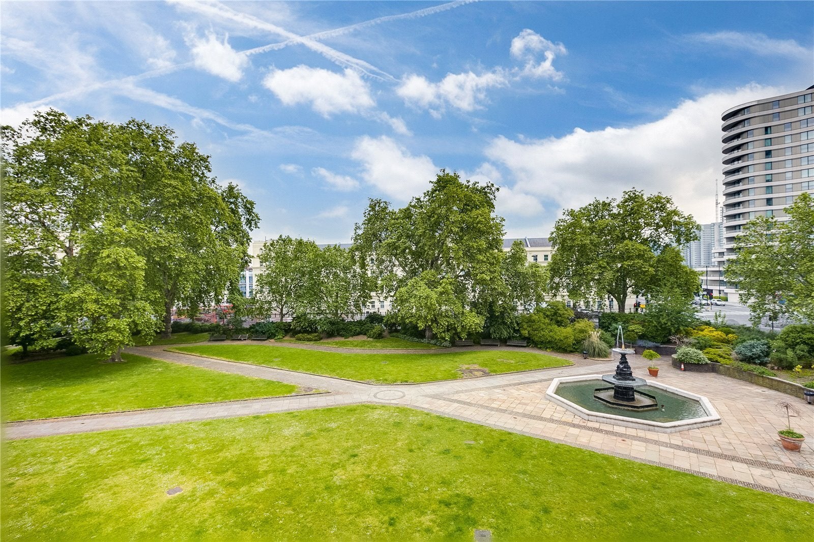 Flat Lindsay Square in City of Westminster