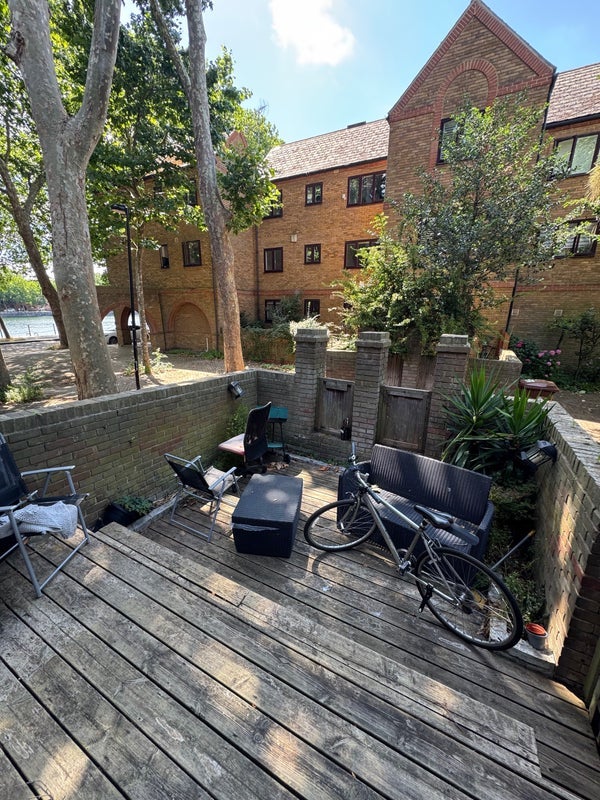 Room Brunswick Quay in Greater London