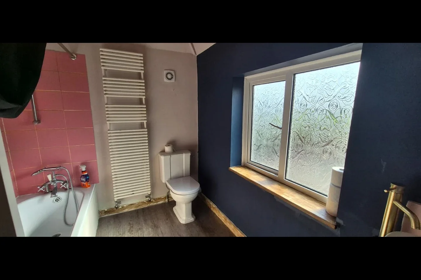 Room Colesmead Road in Reigate and Banstead