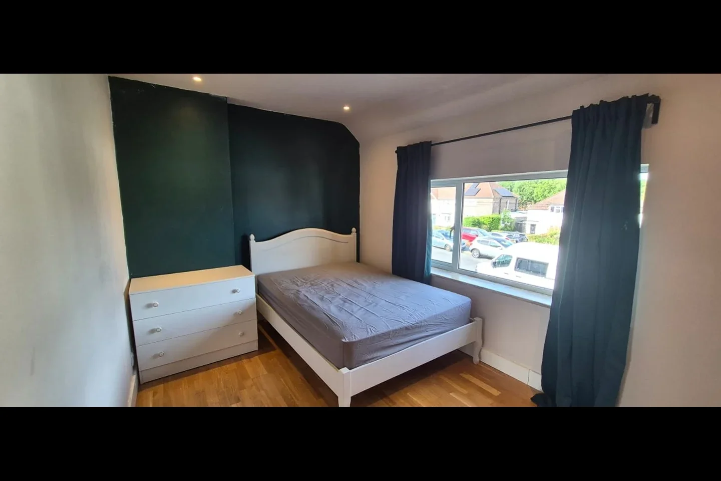 Room Colesmead Road in Reigate and Banstead