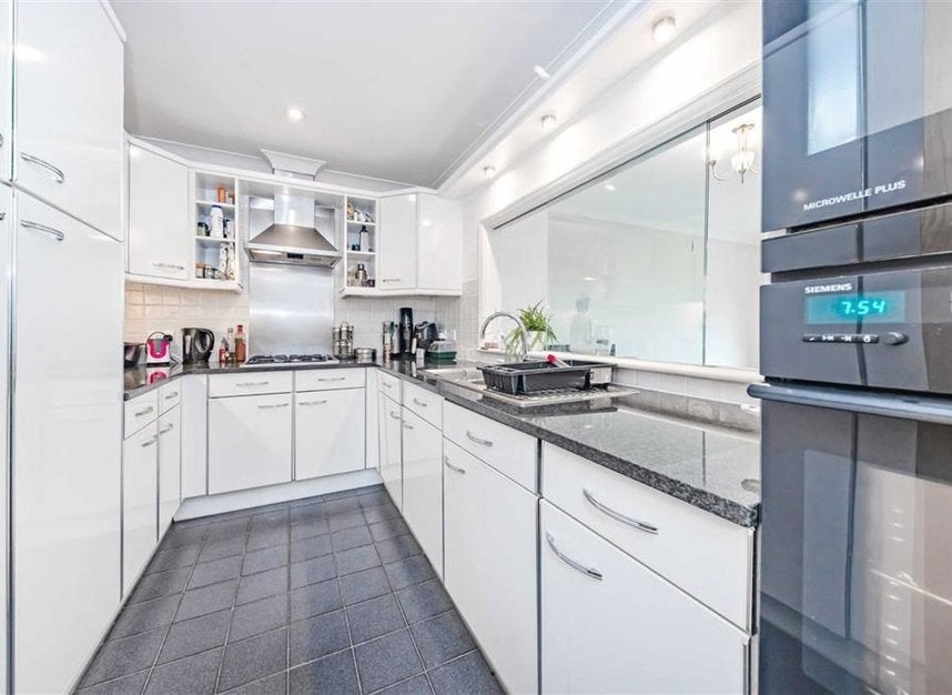 Flat Jacob Street in Greater London