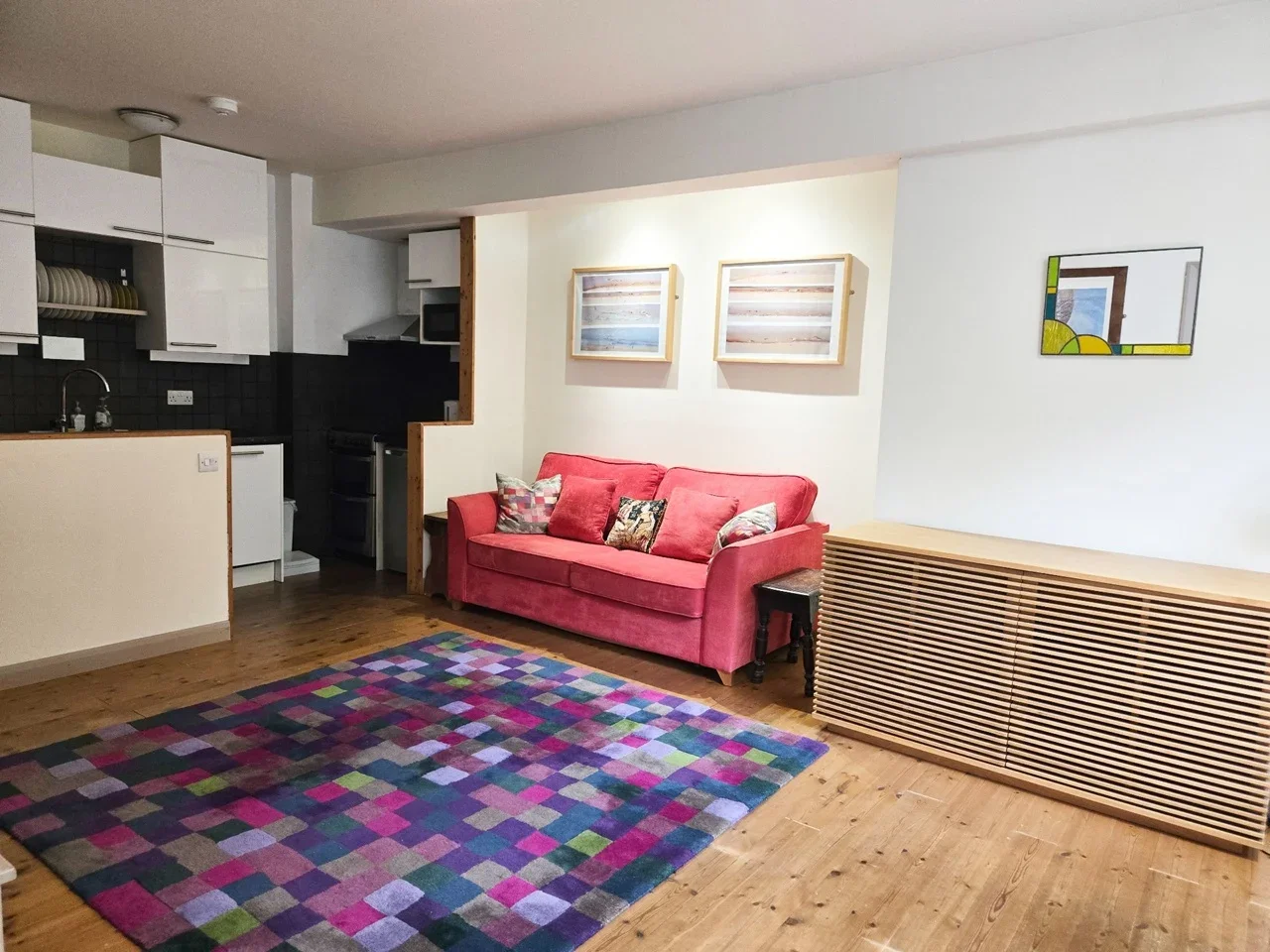 Flat Wren Street in Greater London