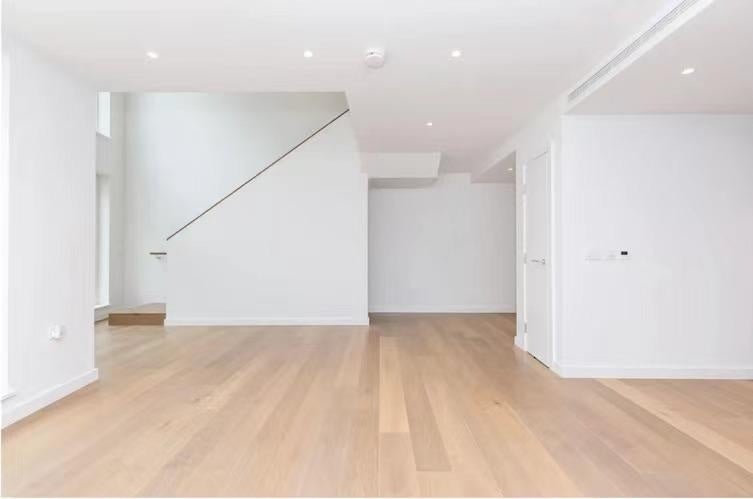 House Phoenix Place in Greater London