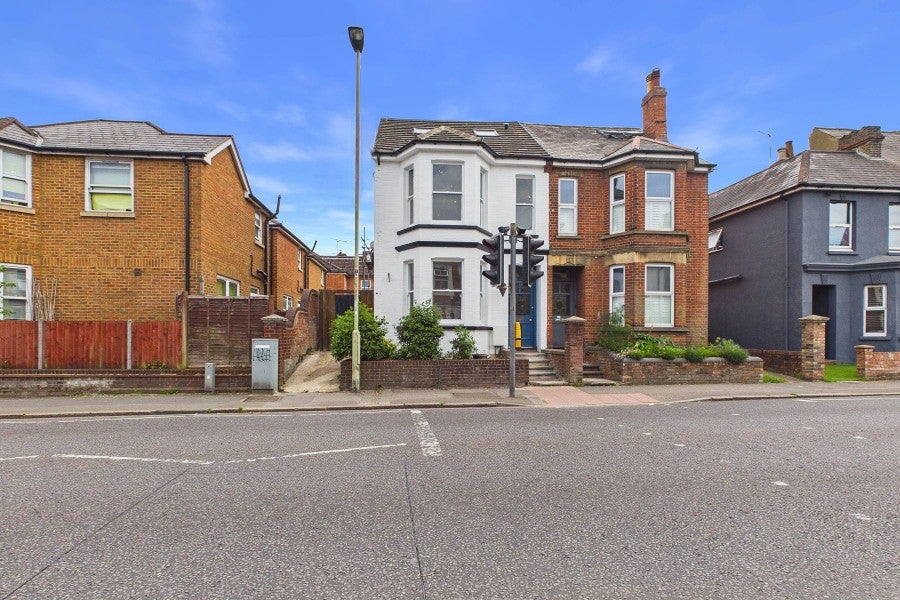 Room Ash Road in Rushmoor