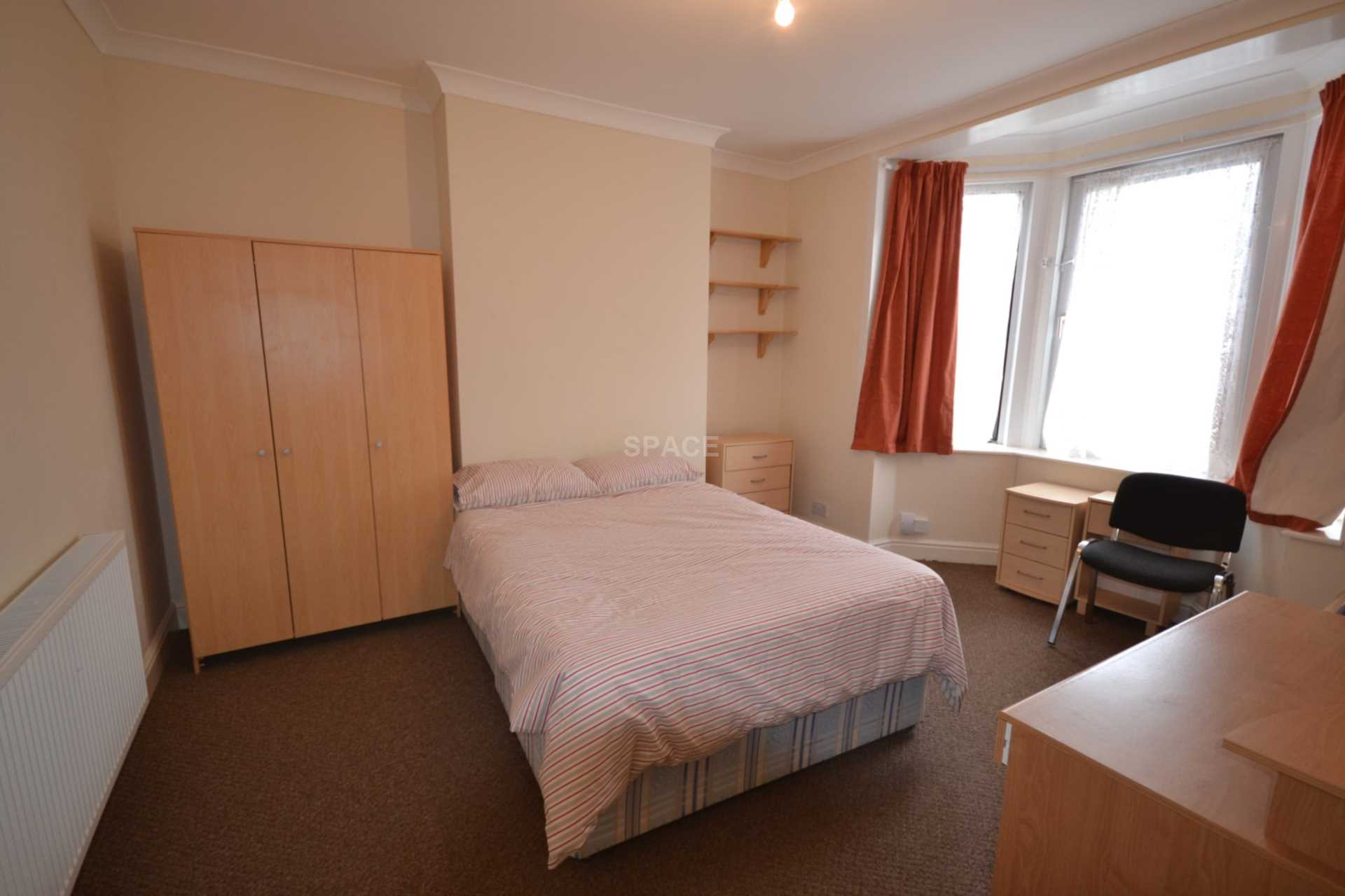 Room Basingstoke Road in Reading
