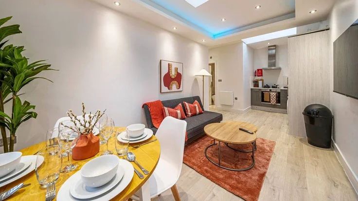 Flat Grosvenor Road in Rushmoor