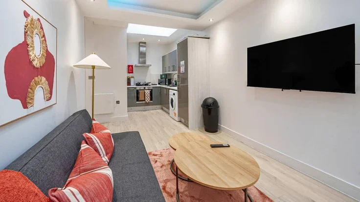 Flat Grosvenor Road in Rushmoor