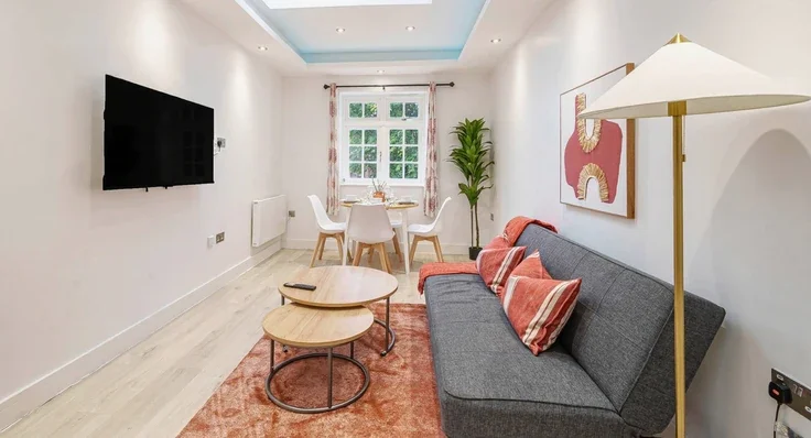 Flat Grosvenor Road in Rushmoor