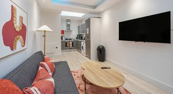 Flat Grosvenor Road in Rushmoor
