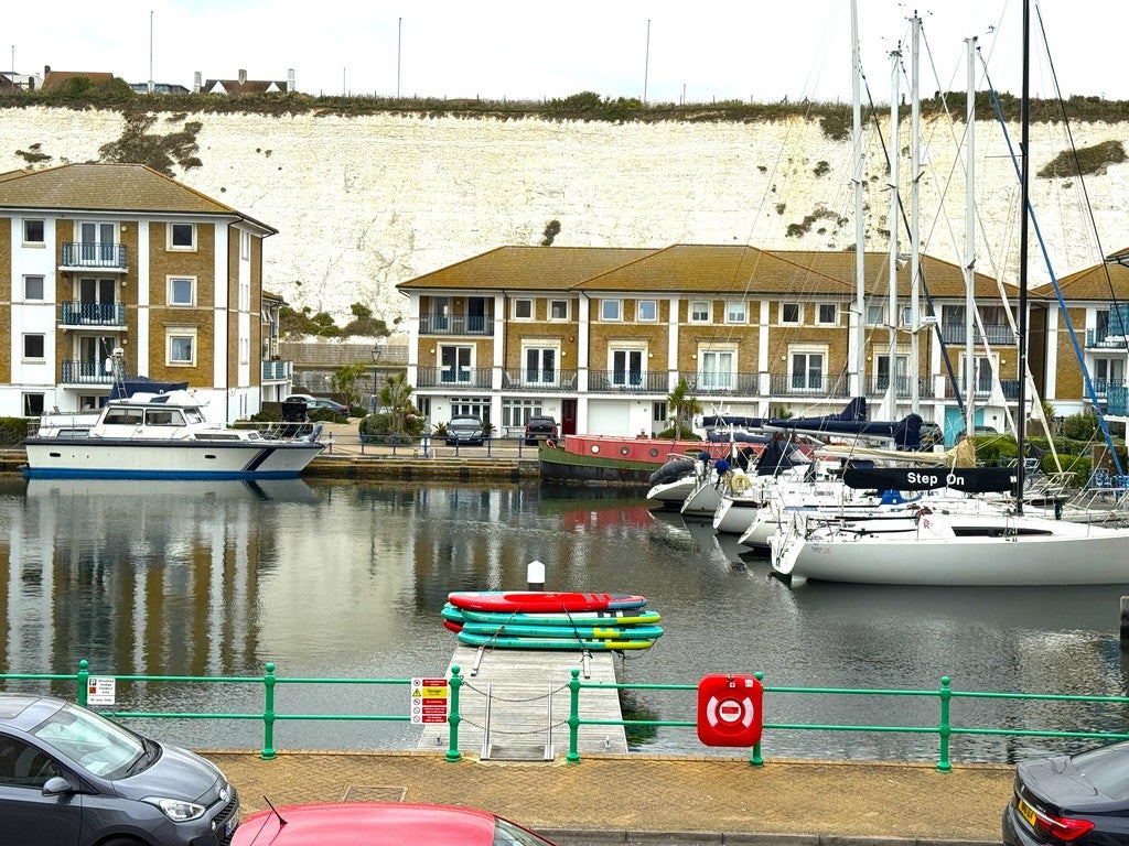 Flat The Strand in Roedean