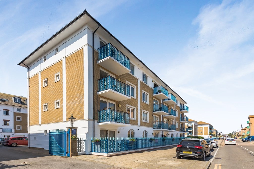 Flat The Strand in Roedean