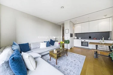 Flat Sumner Street in Greater London