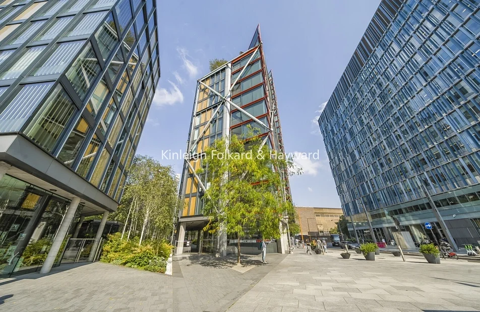 Flat Sumner Street in Greater London