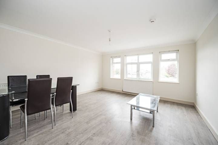 Flat Brent Street in Greater London