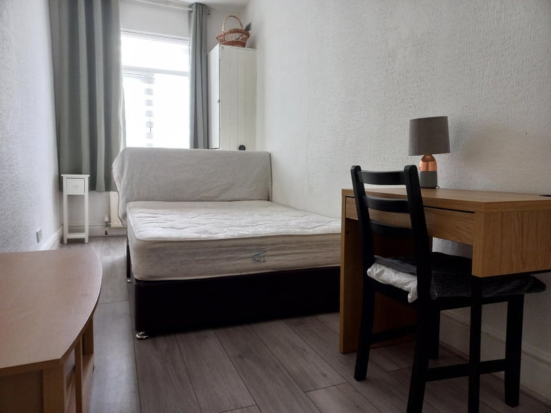 Room Widdrington Road in Coventry