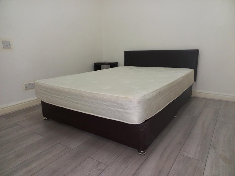 Room Widdrington Road in Coventry
