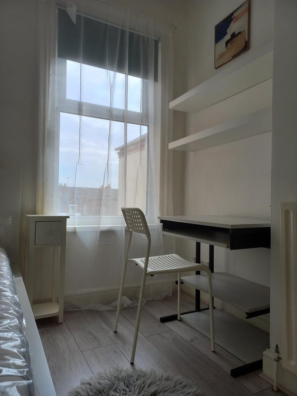 Room Widdrington Road in Coventry