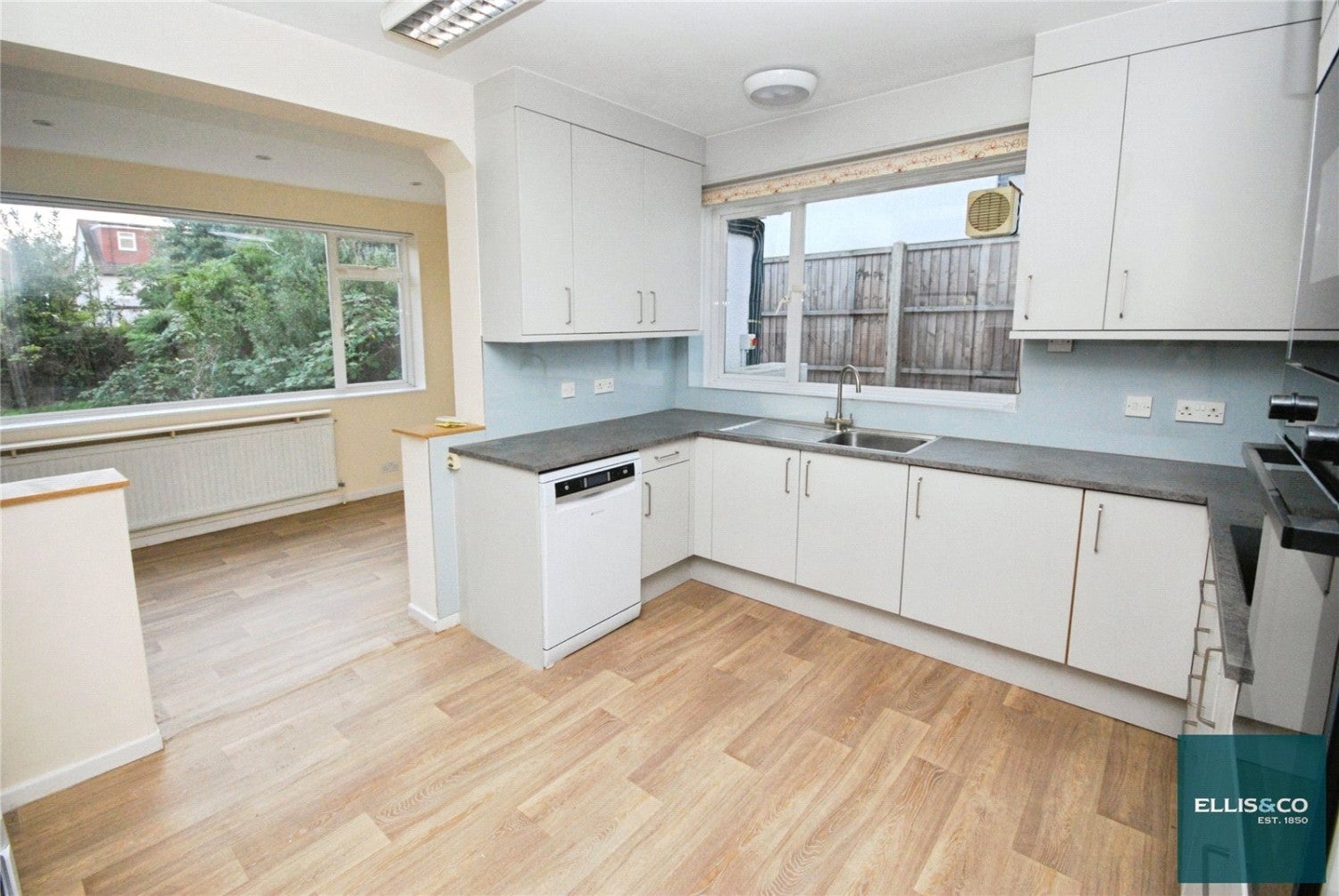 Flat Purley Avenue in Greater London