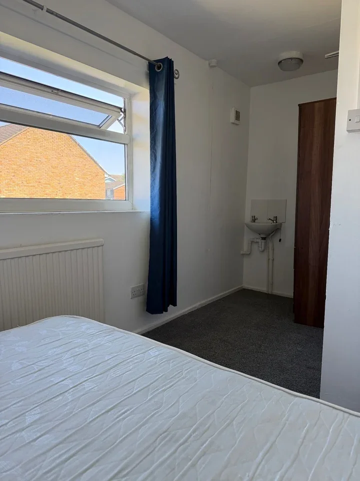 Room Pankhurst Crescent in Stevenage