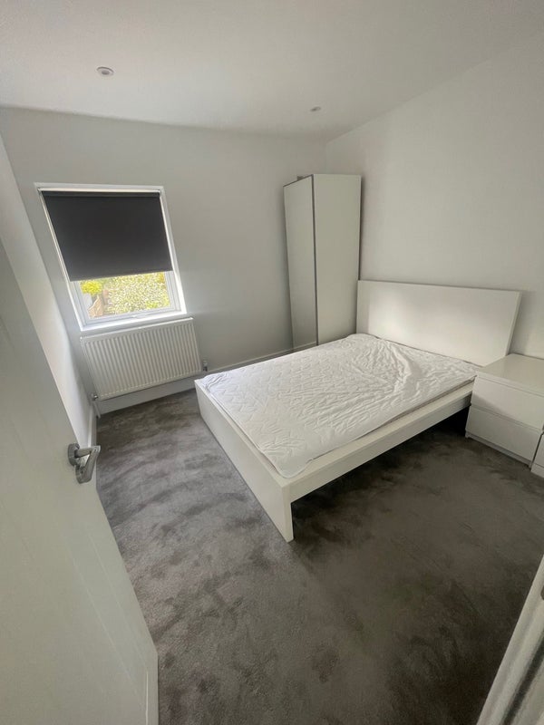 Room Almond Way in Greater London