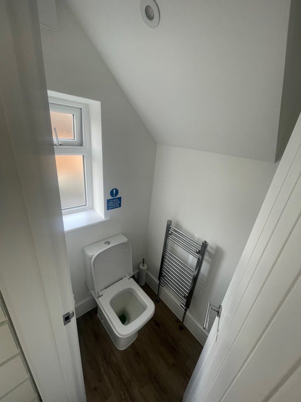 Room Almond Way in Greater London
