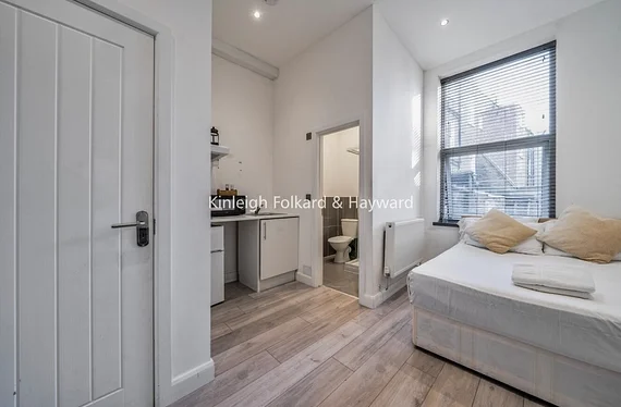Flat Beaconsfield Terrace Road in Greater London