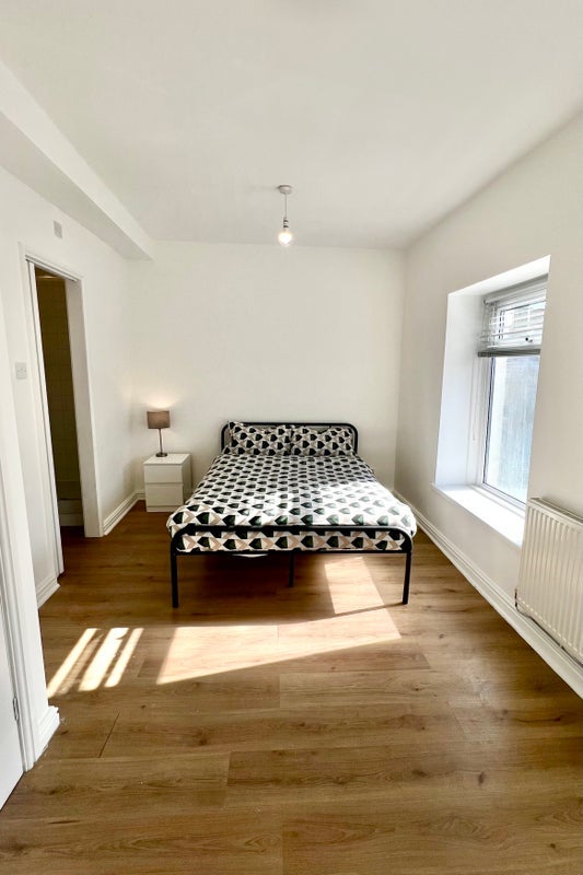 Room Llancayo Street in Bargoed