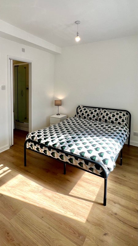 Room Llancayo Street in Bargoed