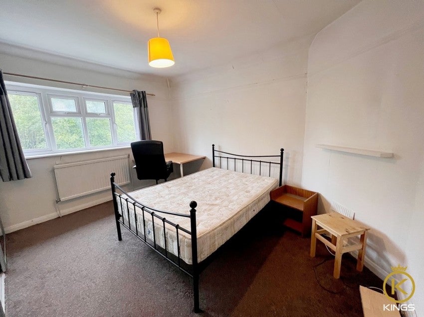 Flat Ash Grove in Guildford