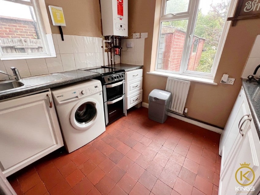 Flat Ash Grove in Guildford