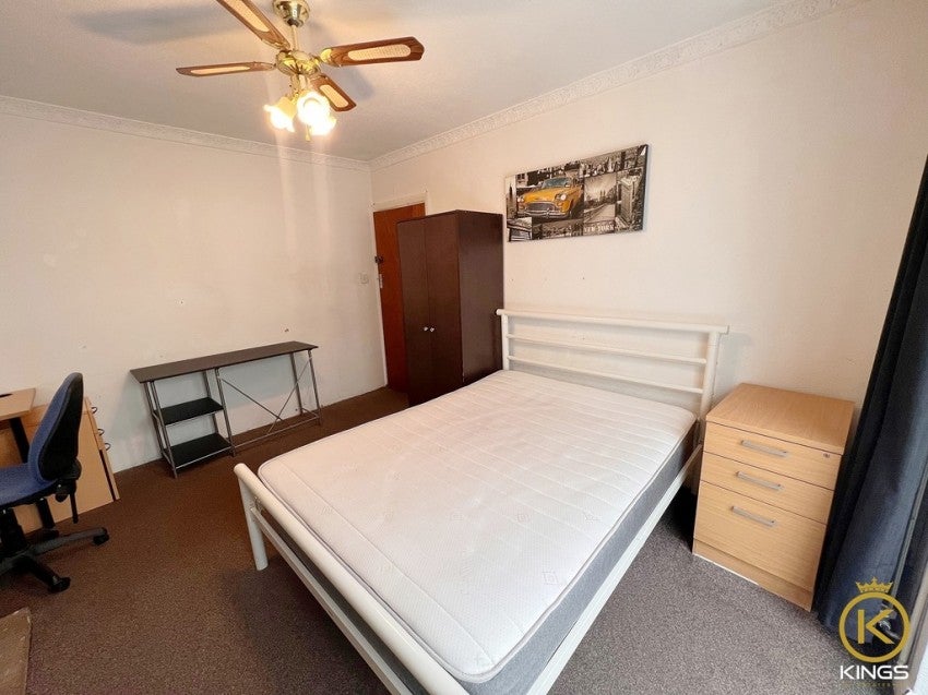 Flat Ash Grove in Guildford