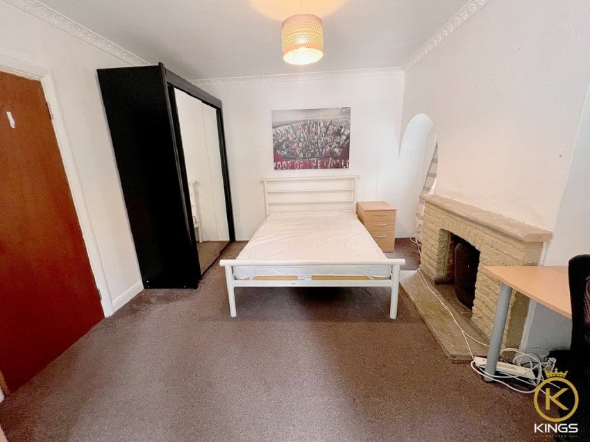 Flat Ash Grove in Guildford
