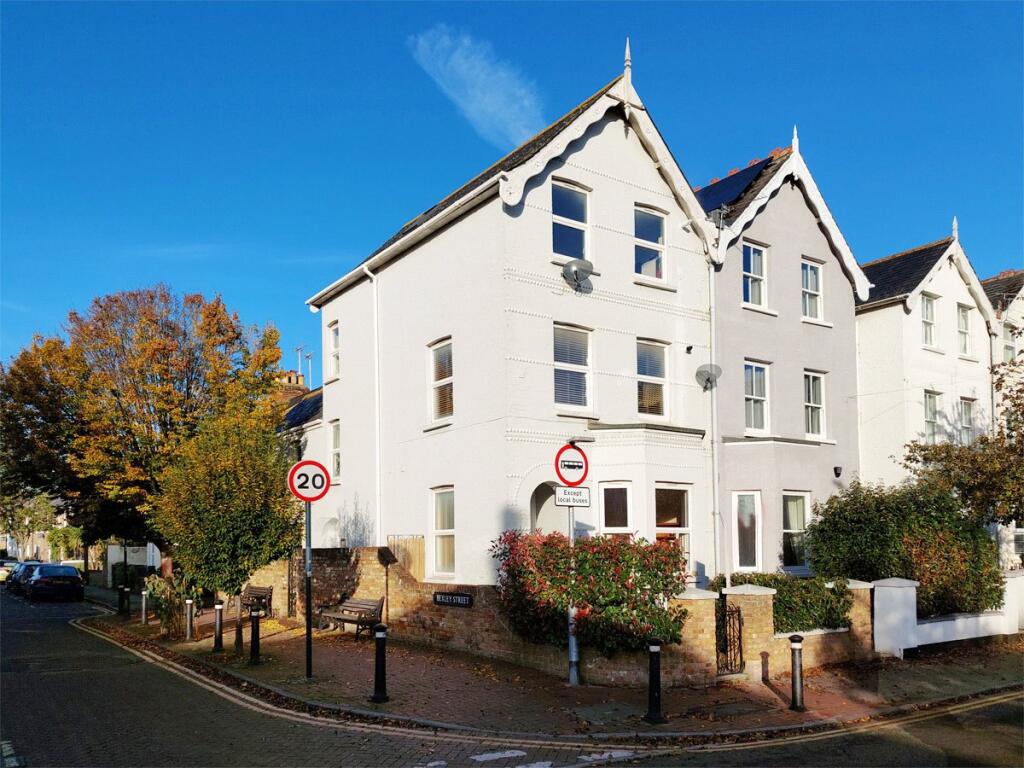Flat Alma Road in Windsor