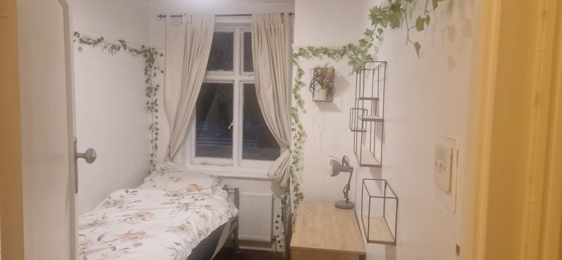Room Hedge Lane in Greater London