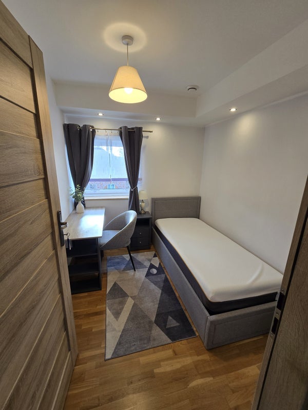 Room Grove Leaze in Bristol