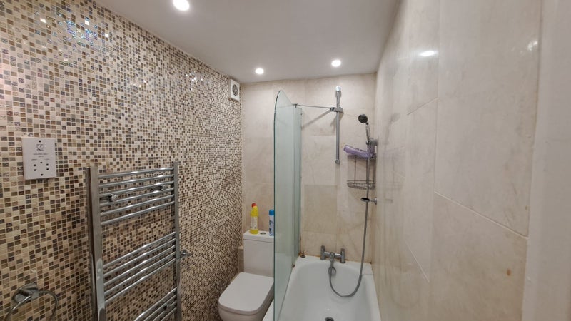 Flat Finborough Road in Greater London