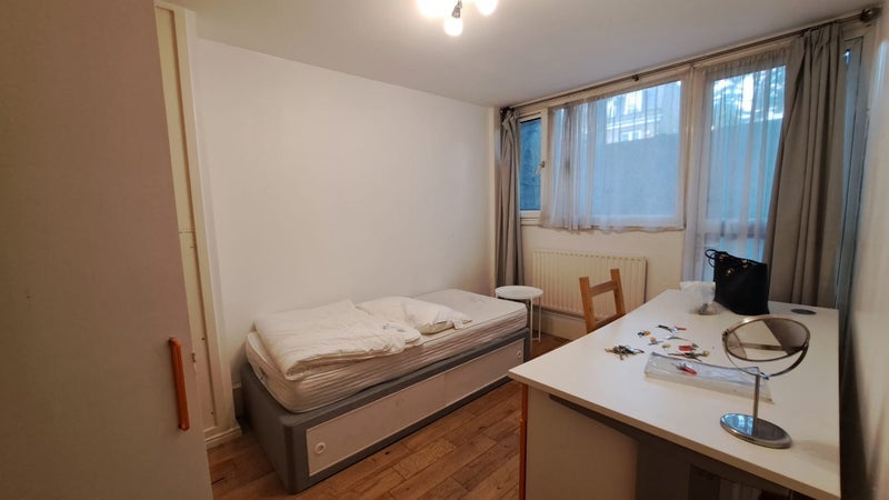 Flat Finborough Road in Greater London
