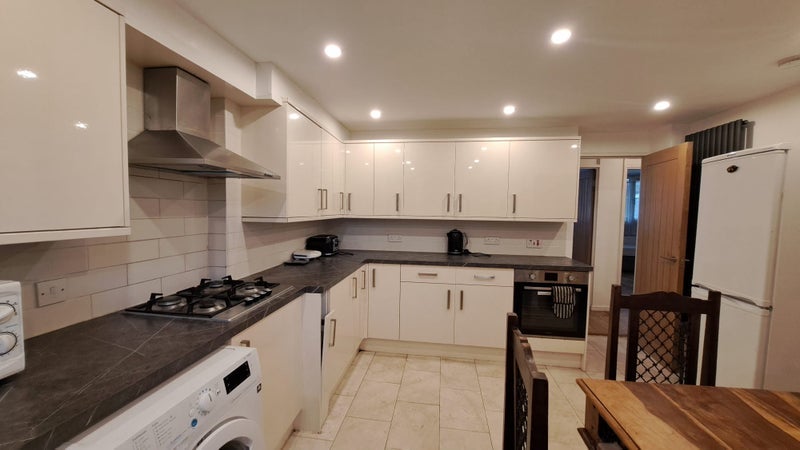 Flat Finborough Road in Greater London
