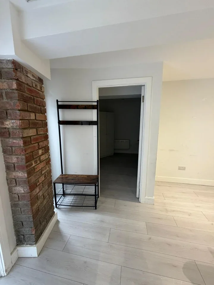 Flat Albion Road in Greater London