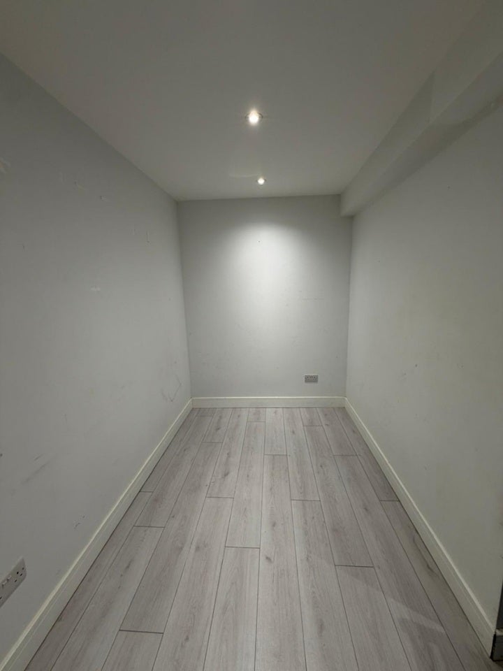 Flat Albion Road in Greater London