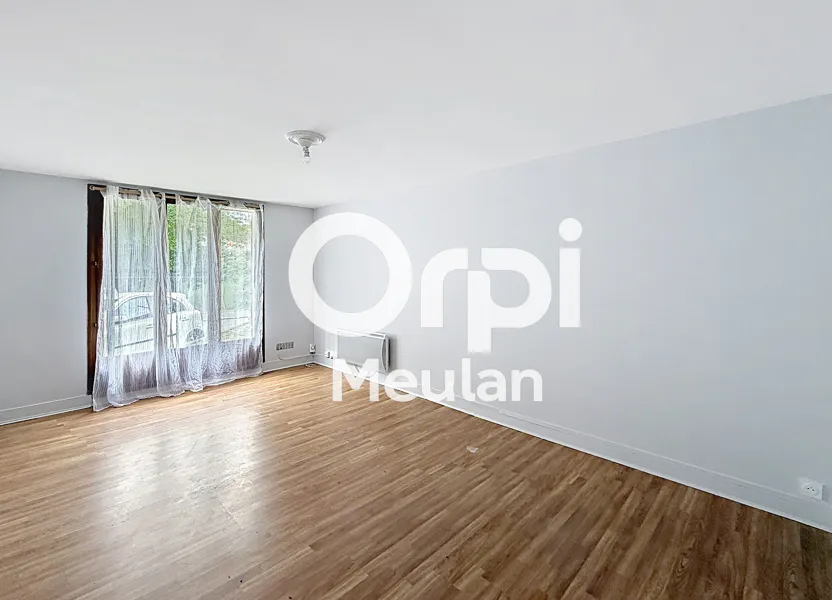 Flat Quai Albert Joly in Meulan-en-Yvelines