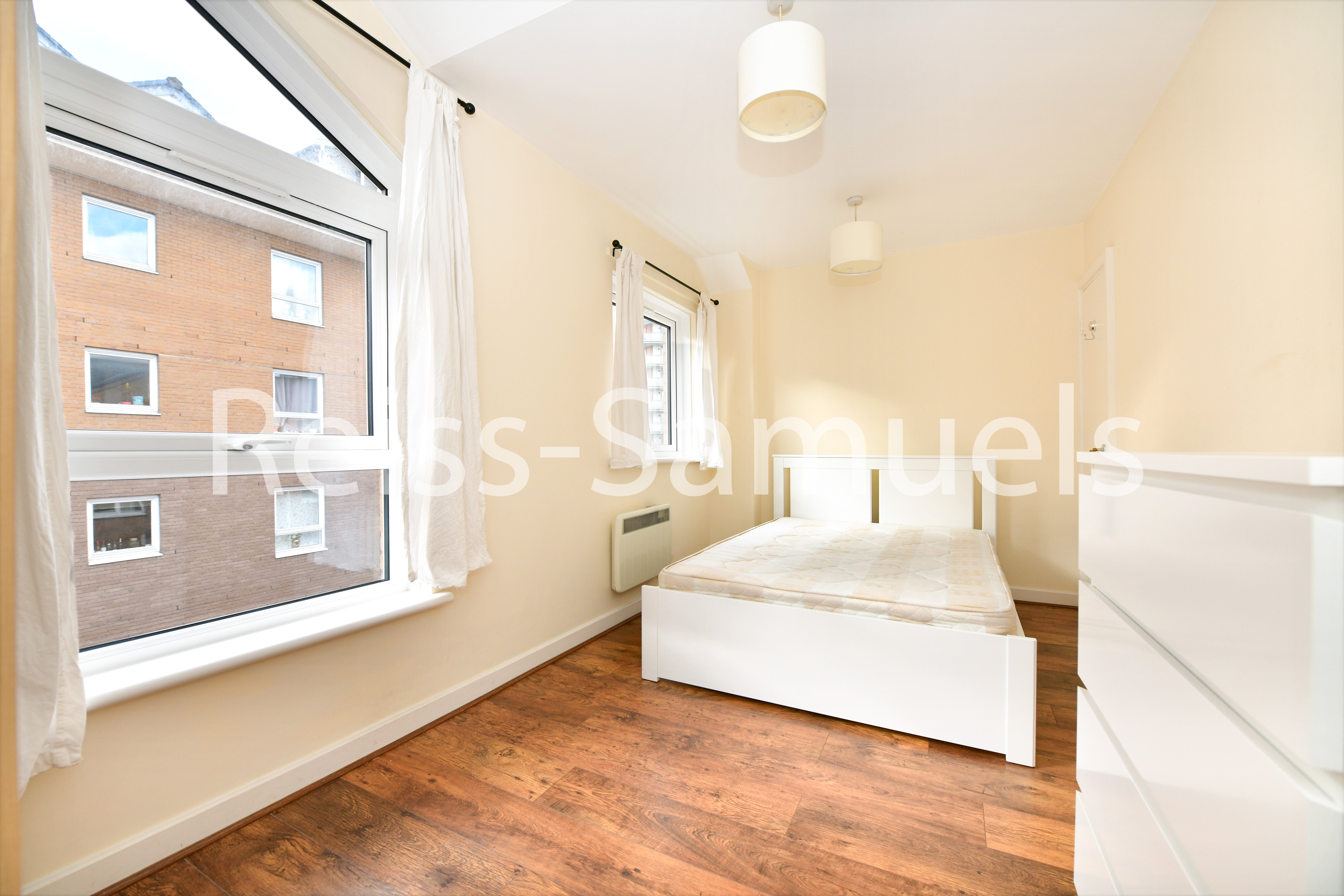 Flat Cyclops Mews in Greater London