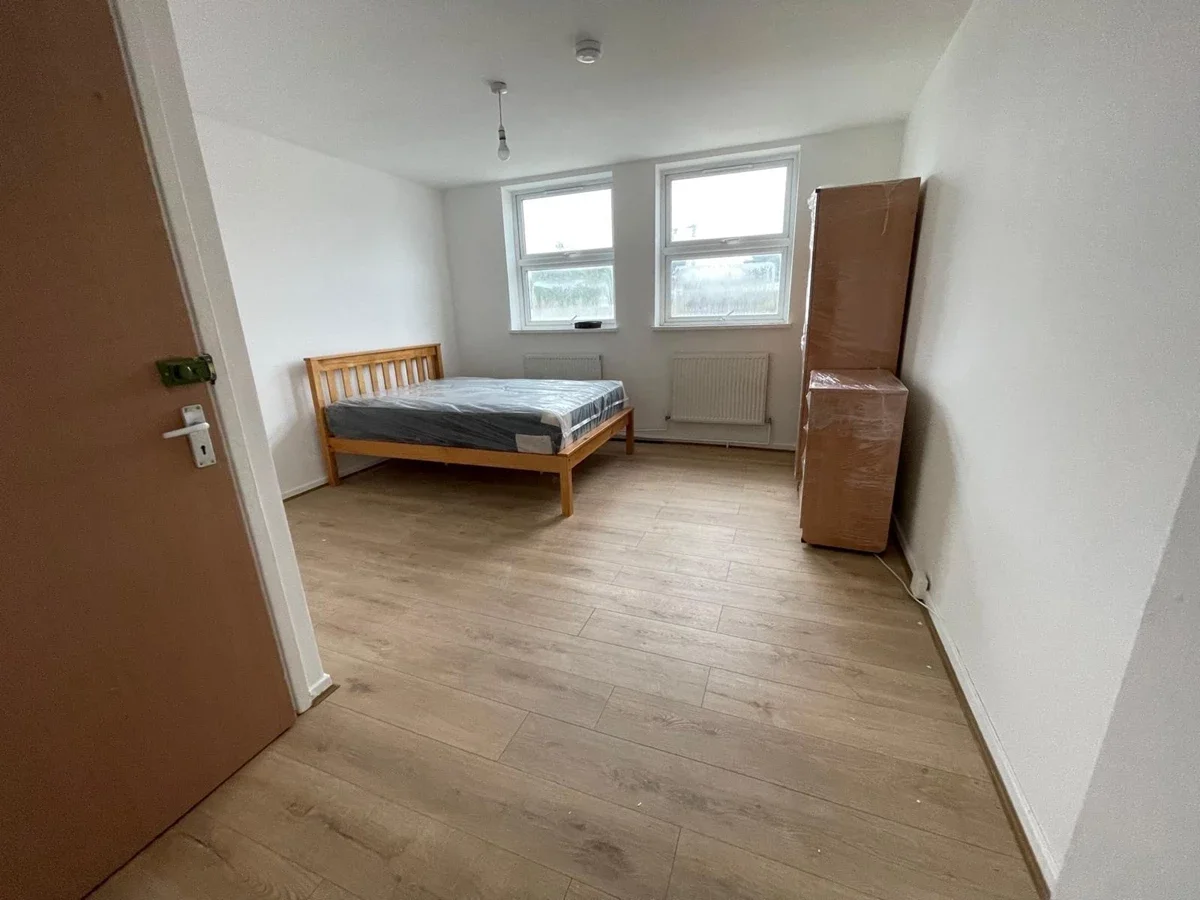 Room Woodlands Park Road in Greater London