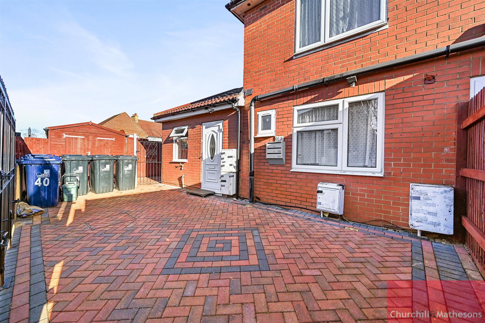 Flat Olive Road in Greater London