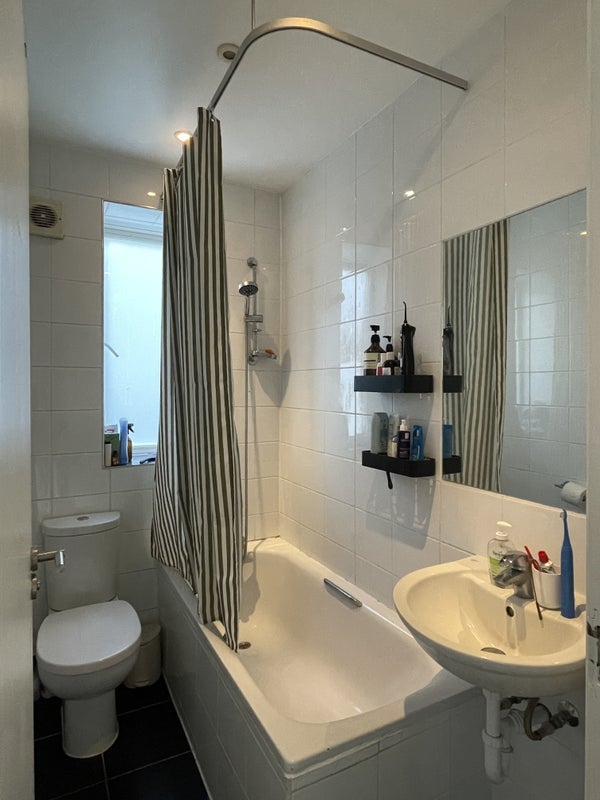 Room Hilldrop Road in Greater London