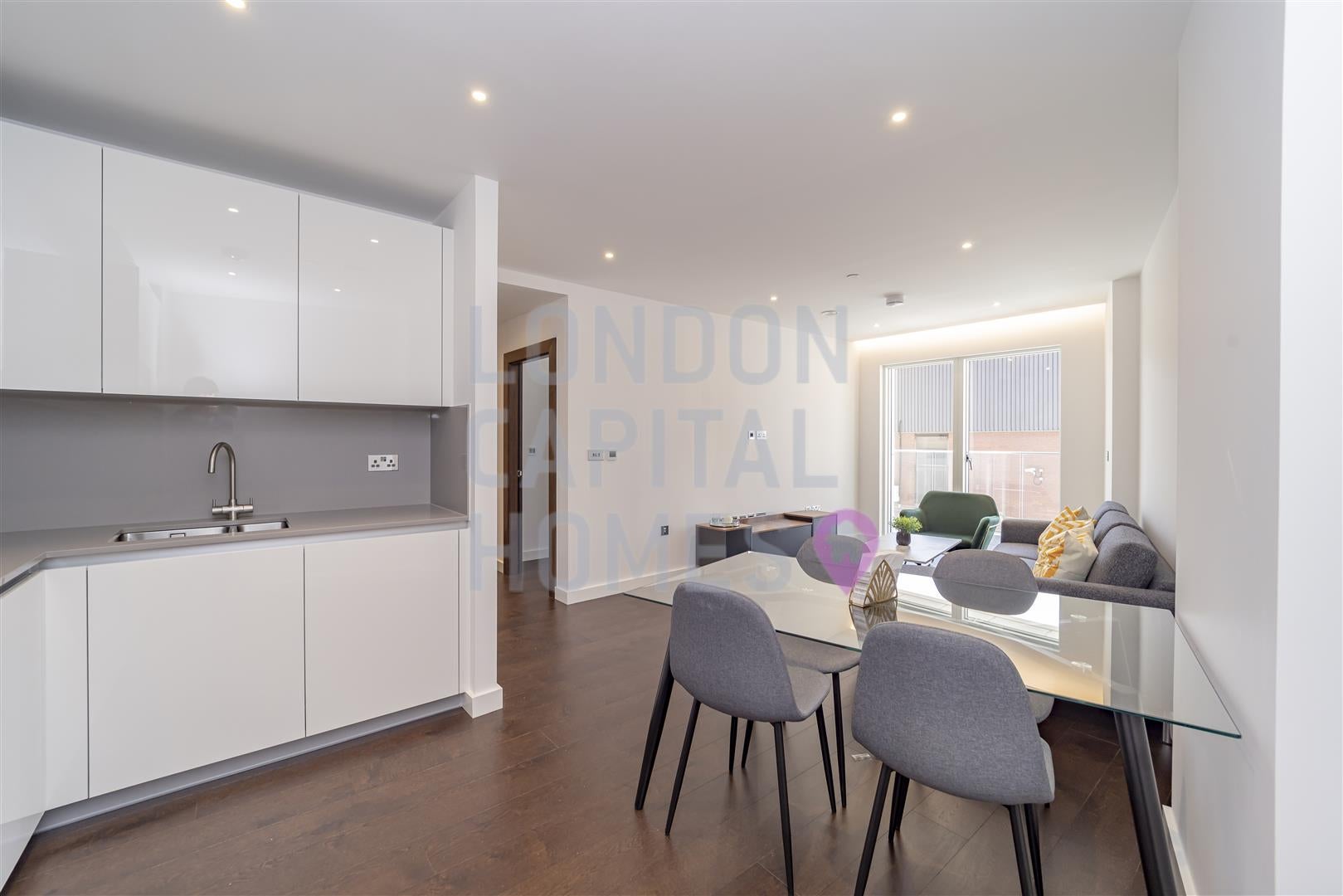 Flat Lanchester Way in Greater London