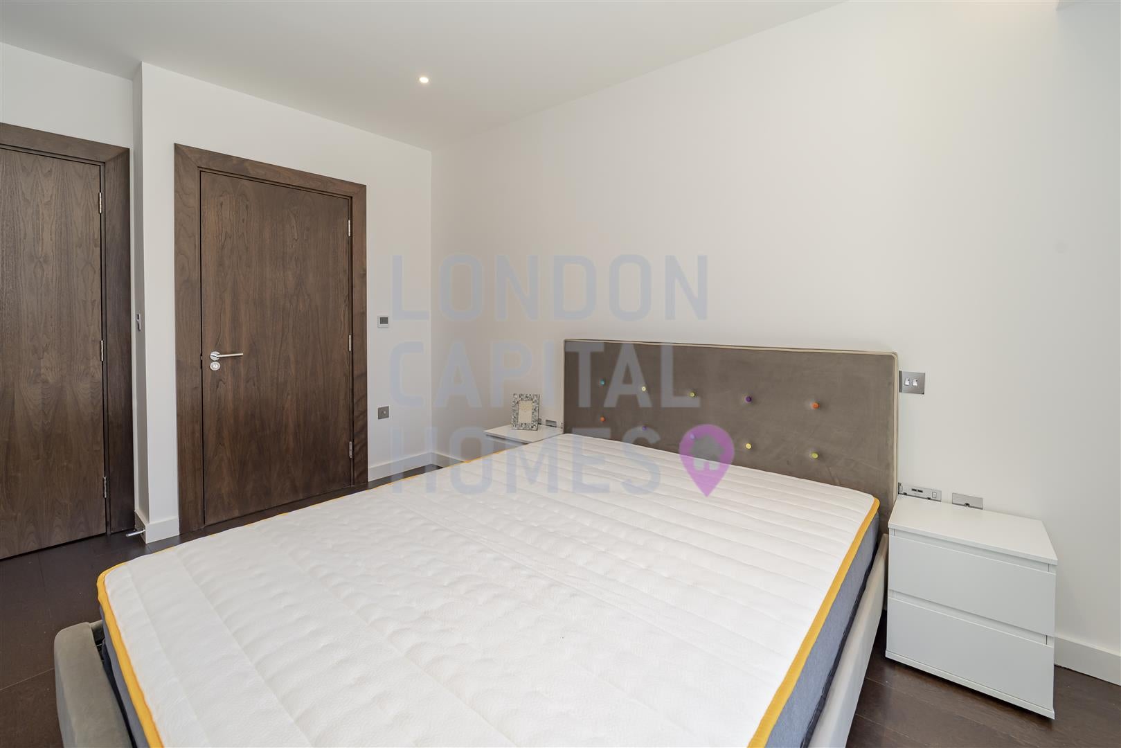 Flat Lanchester Way in Greater London