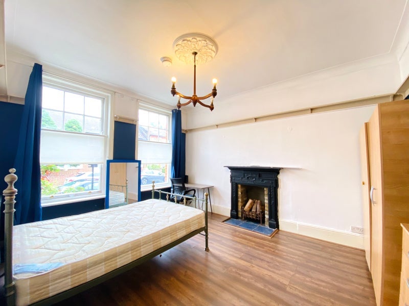 Room Merton Road in Greater London