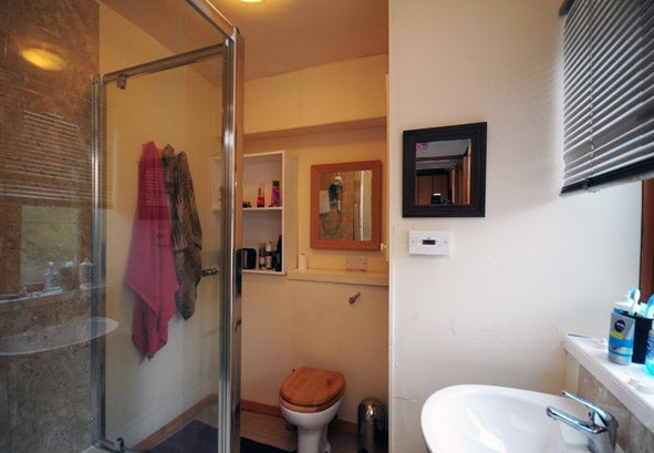 Room Merton Road in Greater London
